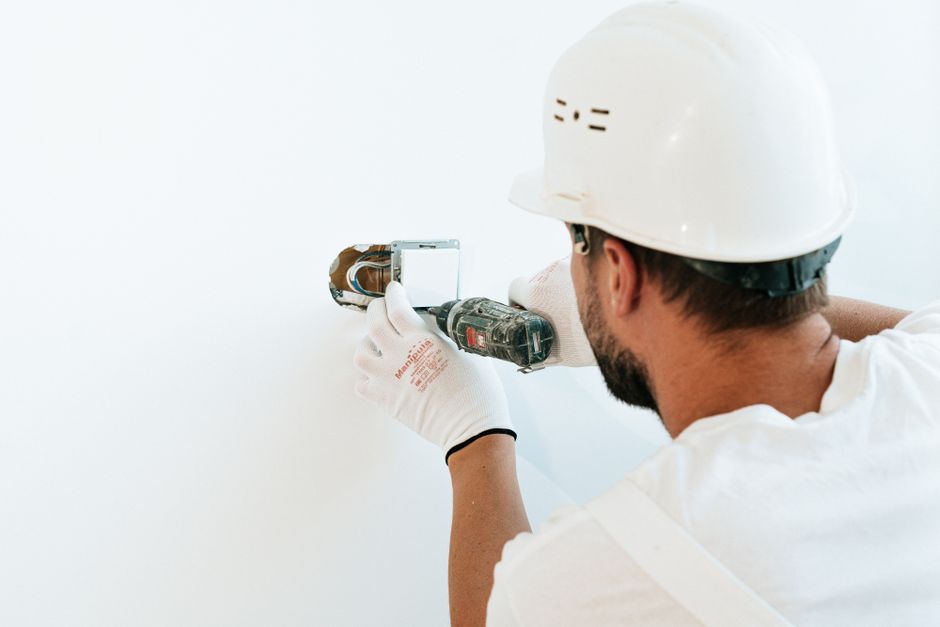 Quand appeler un multi-travaux plutôt qu'un pro ?